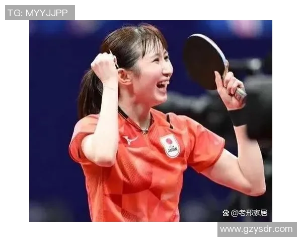 德国足球明星宝贝的魅力与风采揭秘：她们如何在绿茵场外闪耀光芒